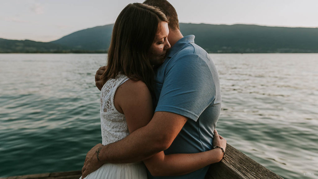 Séance couple Menthon Saint Bernard - Photographe Annecy - EMKA Photographe