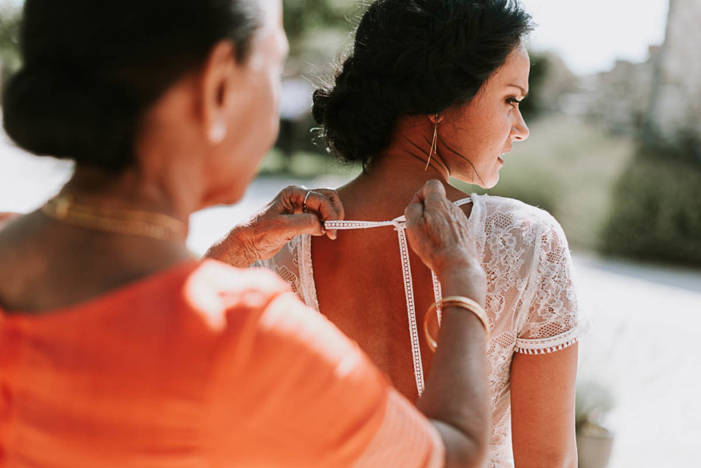 Reportage Mariage Annecy - Préparatifs de la mariée - Drome - Domaine de Sarson -Photographe Haute Savoie - EMKA Photographe