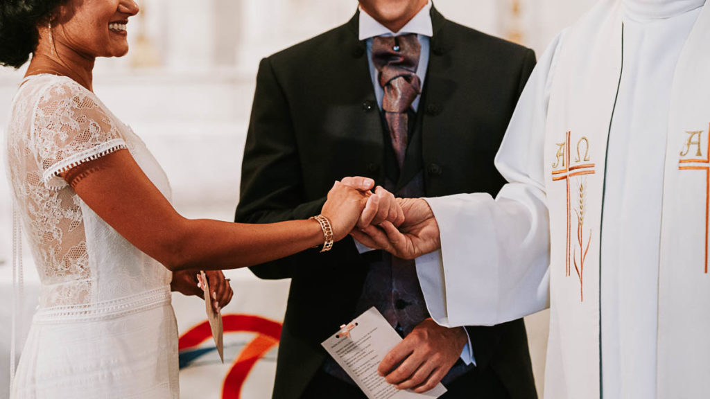 Reportage Mariage Annecy - Cérémonie religieuse - Drome - Domaine de Sarson -Photographe Haute Savoie - EMKA Photographe