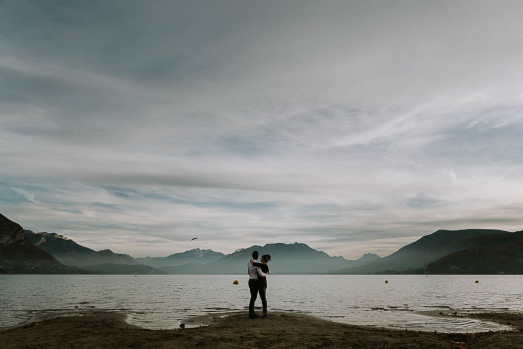 Séance couple Plage Albigny - Photographe Annecy - EMKA Photographe